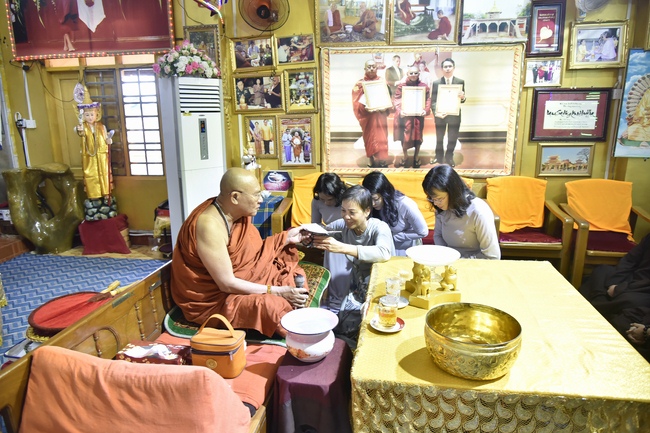 Thăm tu viện Paramitone wine - Yangon