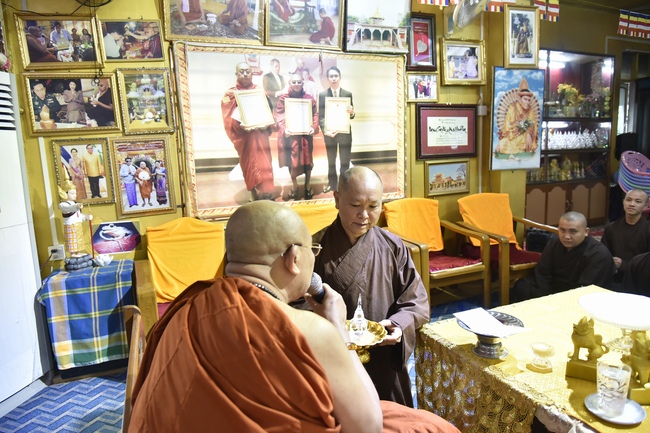 Thăm tu viện Paramitone wine - Yangon
