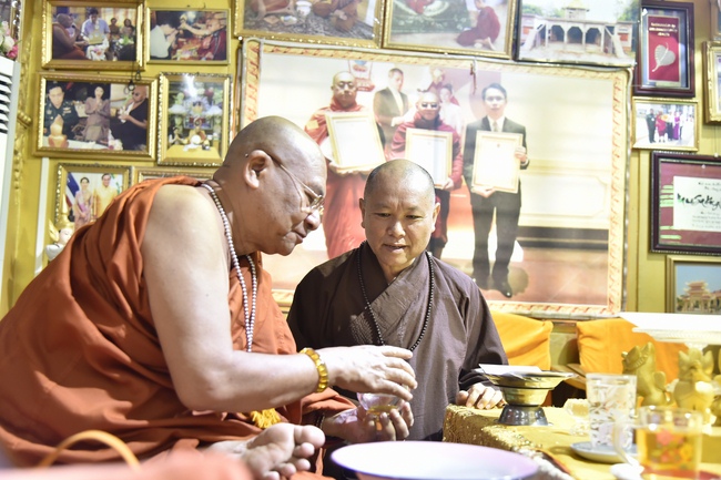 Thăm tu viện Paramitone wine - Yangon