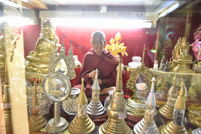 Thăm tu viện Paramitone wine - Yangon