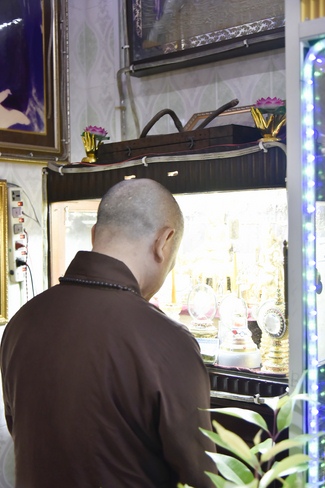 Thăm tu viện Paramitone wine - Yangon