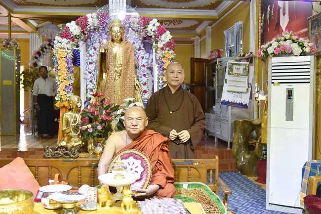 Thăm tu viện Paramitone wine - Yangon