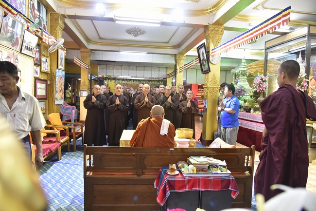 Thăm tu viện Paramitone wine - Yangon