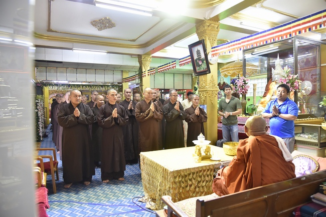 Thăm tu viện Paramitone wine - Yangon