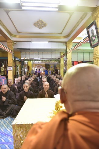 Thăm tu viện Paramitone wine - Yangon