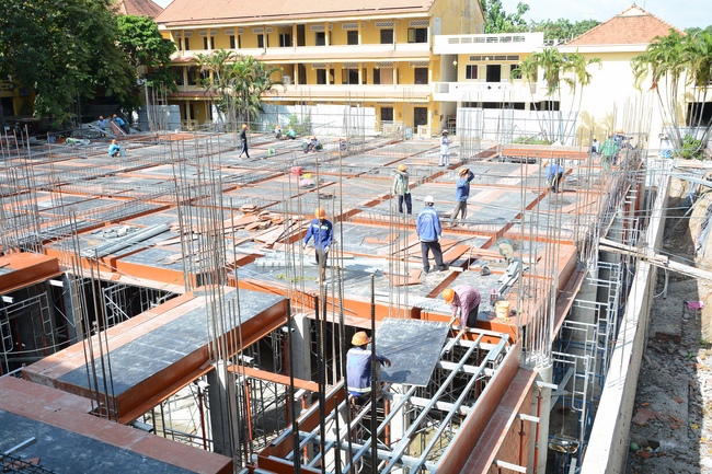 Foundation Pouring the Ground Floor of the Multifunctional Building