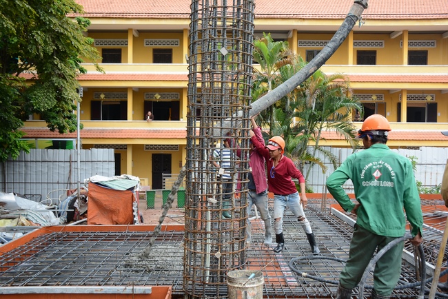 Foundation Pouring the Ground Floor of the Multifunctional Building