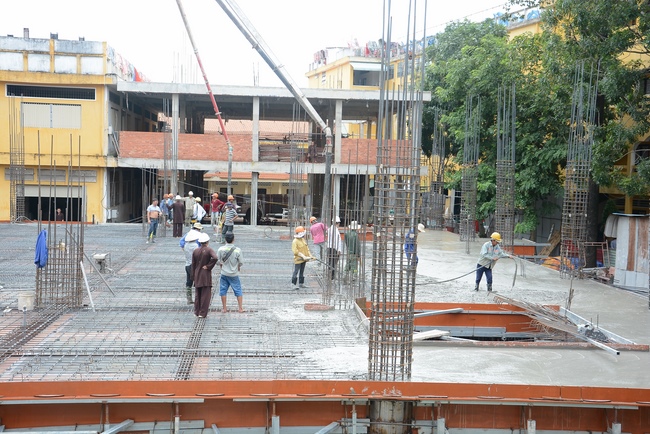 Foundation Pouring the Ground Floor of the Multifunctional Building