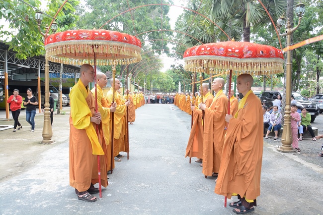 Hòa thượng Thích Minh Chơn thăm Trường hạ Hoằng Pháp