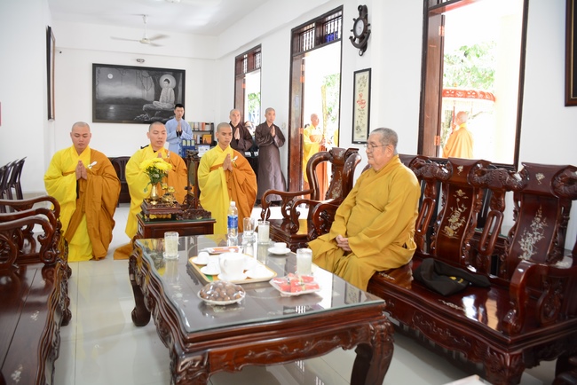 Hòa thượng Thích Minh Chơn thăm Trường hạ Hoằng Pháp