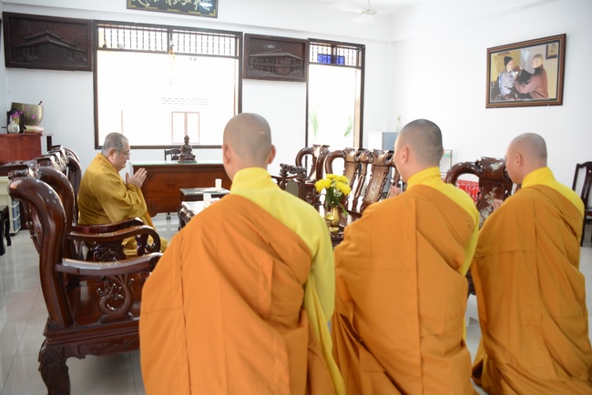 Hòa thượng Thích Minh Chơn thăm Trường hạ Hoằng Pháp