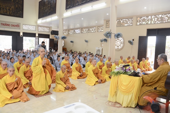 Hòa thượng Thích Minh Chơn thăm Trường hạ Hoằng Pháp