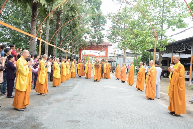 Hòa thượng Thích Minh Chơn thăm Trường hạ Hoằng Pháp