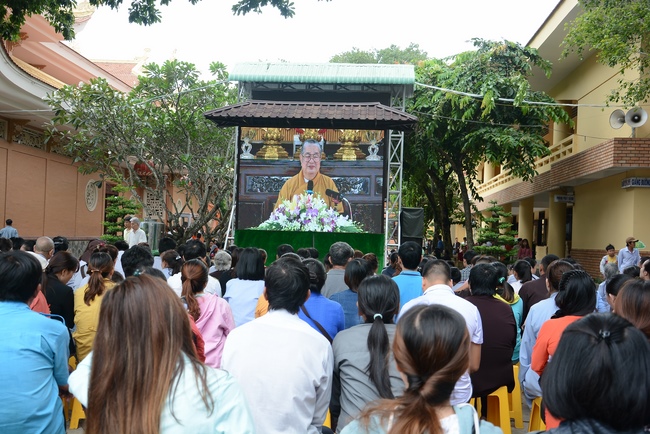 Hòa thượng Thích Minh Chơn thăm Trường hạ Hoằng Pháp