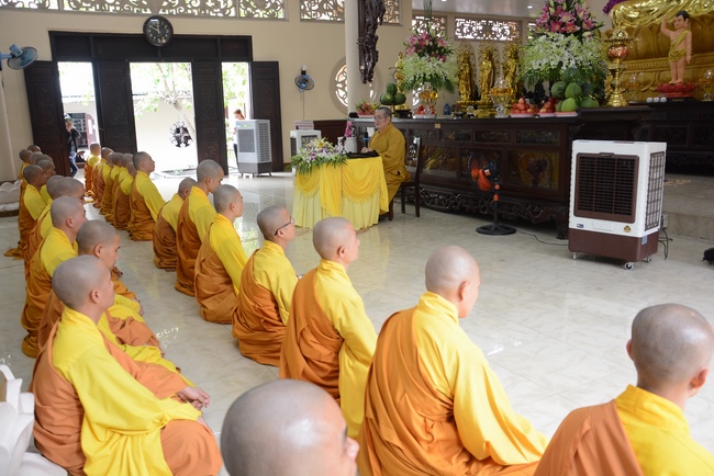 Hòa thượng Thích Minh Chơn thăm Trường hạ Hoằng Pháp