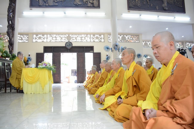 Hòa thượng Thích Minh Chơn thăm Trường hạ Hoằng Pháp