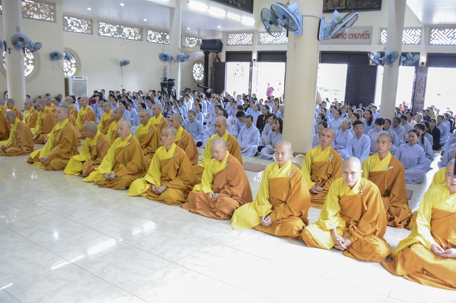 Hòa thượng Thích Minh Chơn thăm Trường hạ Hoằng Pháp