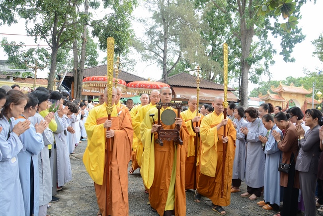 Hòa thượng Thích Minh Chơn thăm Trường hạ Hoằng Pháp