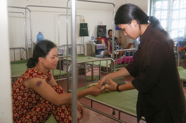 Giving vegetarian rice portions and releasing creatures at Dong Cao Pagoda - Thanh Hoa