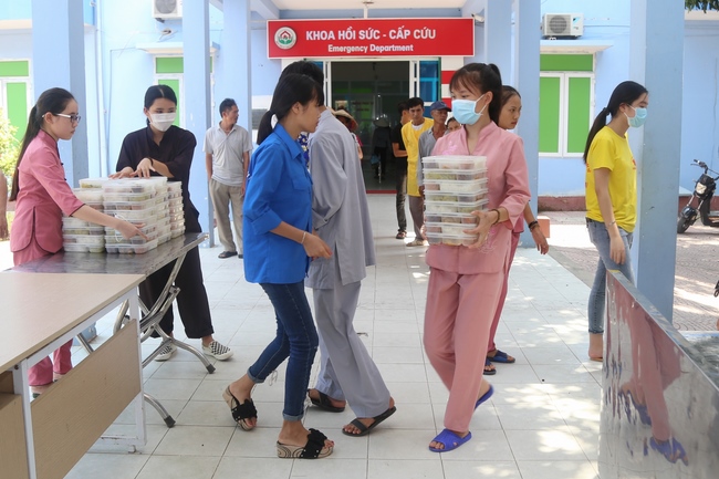Giving vegetarian rice portions and releasing creatures at Dong Cao Pagoda - Thanh Hoa