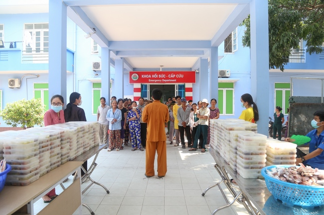 Giving vegetarian rice portions and releasing creatures at Dong Cao Pagoda - Thanh Hoa
