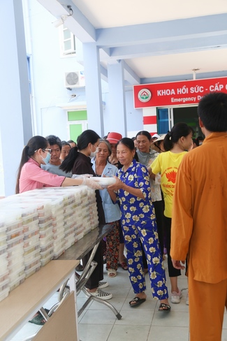 Giving vegetarian rice portions and releasing creatures at Dong Cao Pagoda - Thanh Hoa