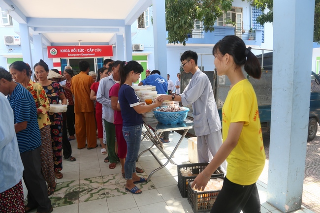 Giving vegetarian rice portions and releasing creatures at Dong Cao Pagoda - Thanh Hoa