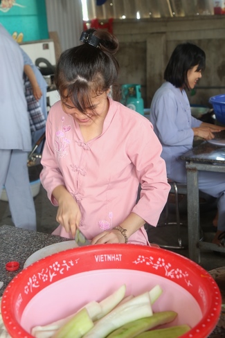 Giving vegetarian rice portions and releasing creatures at Dong Cao Pagoda - Thanh Hoa