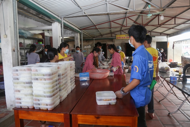 Giving vegetarian rice portions and releasing creatures at Dong Cao Pagoda - Thanh Hoa