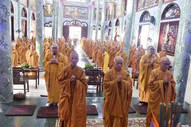 Pravārana Ceremony in Hoc Mon