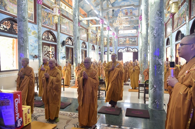 Pravārana Ceremony in Hoc Mon