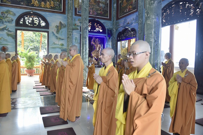 Pravārana Ceremony in Hoc Mon