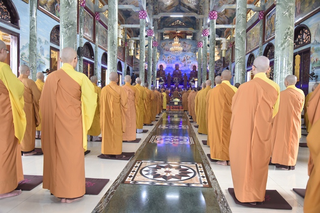 Pravārana Ceremony in Hoc Mon