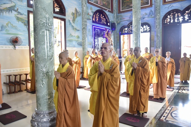 Pravārana Ceremony in Hoc Mon