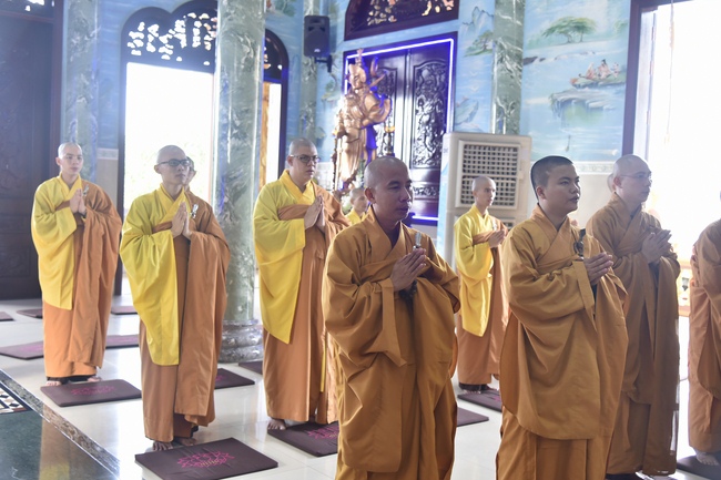 Pravārana Ceremony in Hoc Mon