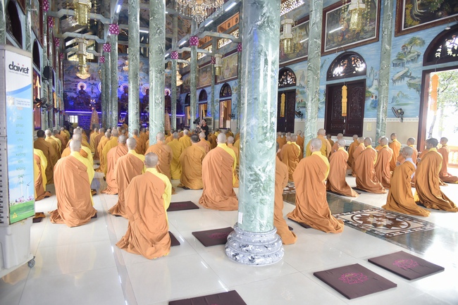 Pravārana Ceremony in Hoc Mon