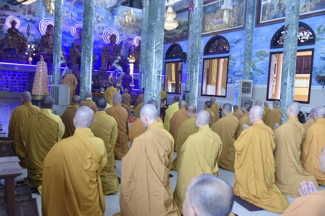 Pravārana Ceremony in Hoc Mon