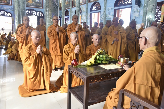 Pravārana Ceremony in Hoc Mon