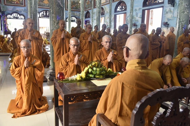 Pravārana Ceremony in Hoc Mon