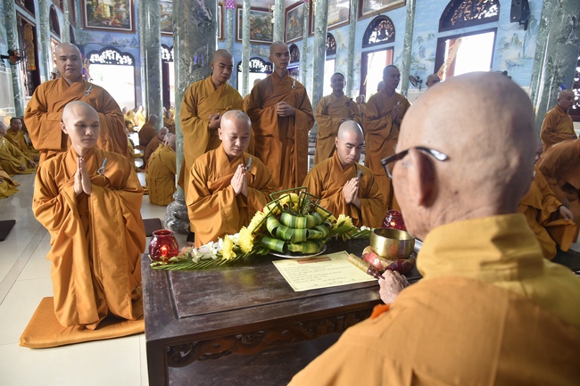 Pravārana Ceremony in Hoc Mon