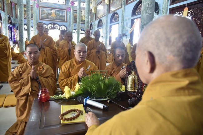 Pravārana Ceremony in Hoc Mon