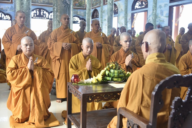Pravārana Ceremony in Hoc Mon