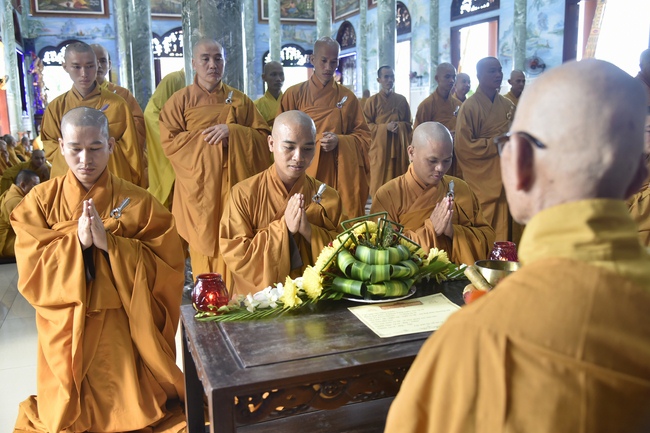 Pravārana Ceremony in Hoc Mon