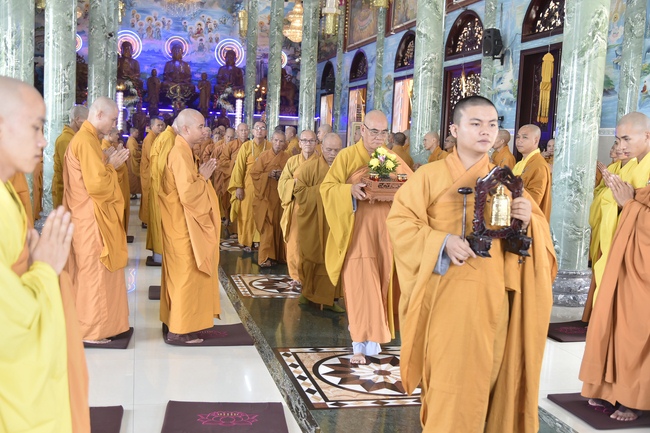 Pravārana Ceremony in Hoc Mon