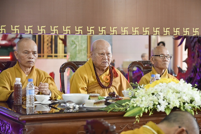 Pravārana Ceremony in Hoc Mon