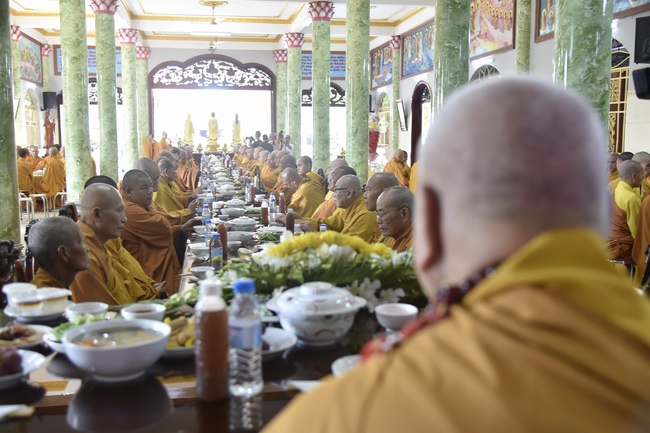 Pravārana Ceremony in Hoc Mon