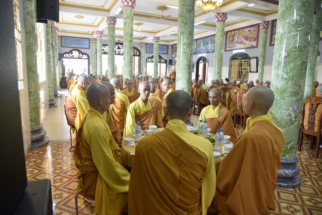 Pravārana Ceremony in Hoc Mon