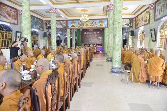 Pravārana Ceremony in Hoc Mon