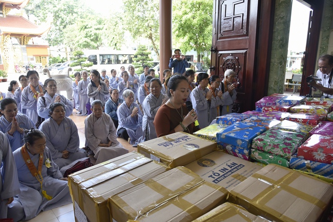 Pravārana Ceremony in Hoc Mon