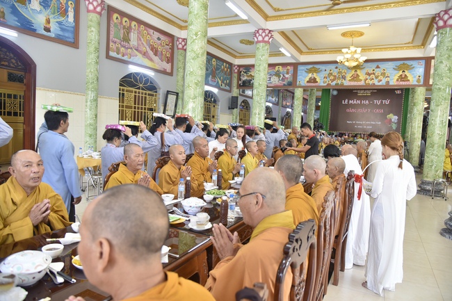 Pravārana Ceremony in Hoc Mon